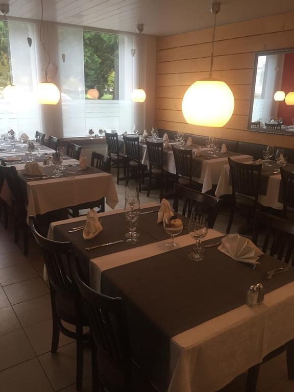 Hotel & Restaurant Stadthof Glarus Dış mekan fotoğraf